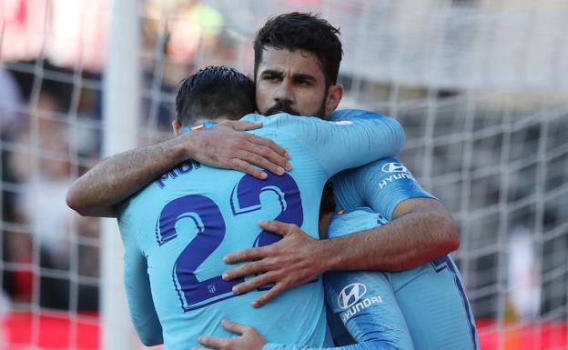 Costa, Morata y Griezmann celebran el gol del francés en Vallecas. 
