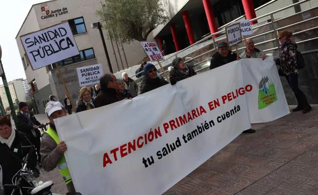 Imagen principal - El nuevo gerente de Atención Primaria asume el cargo con el objetivo de «recuperar el diálogo»