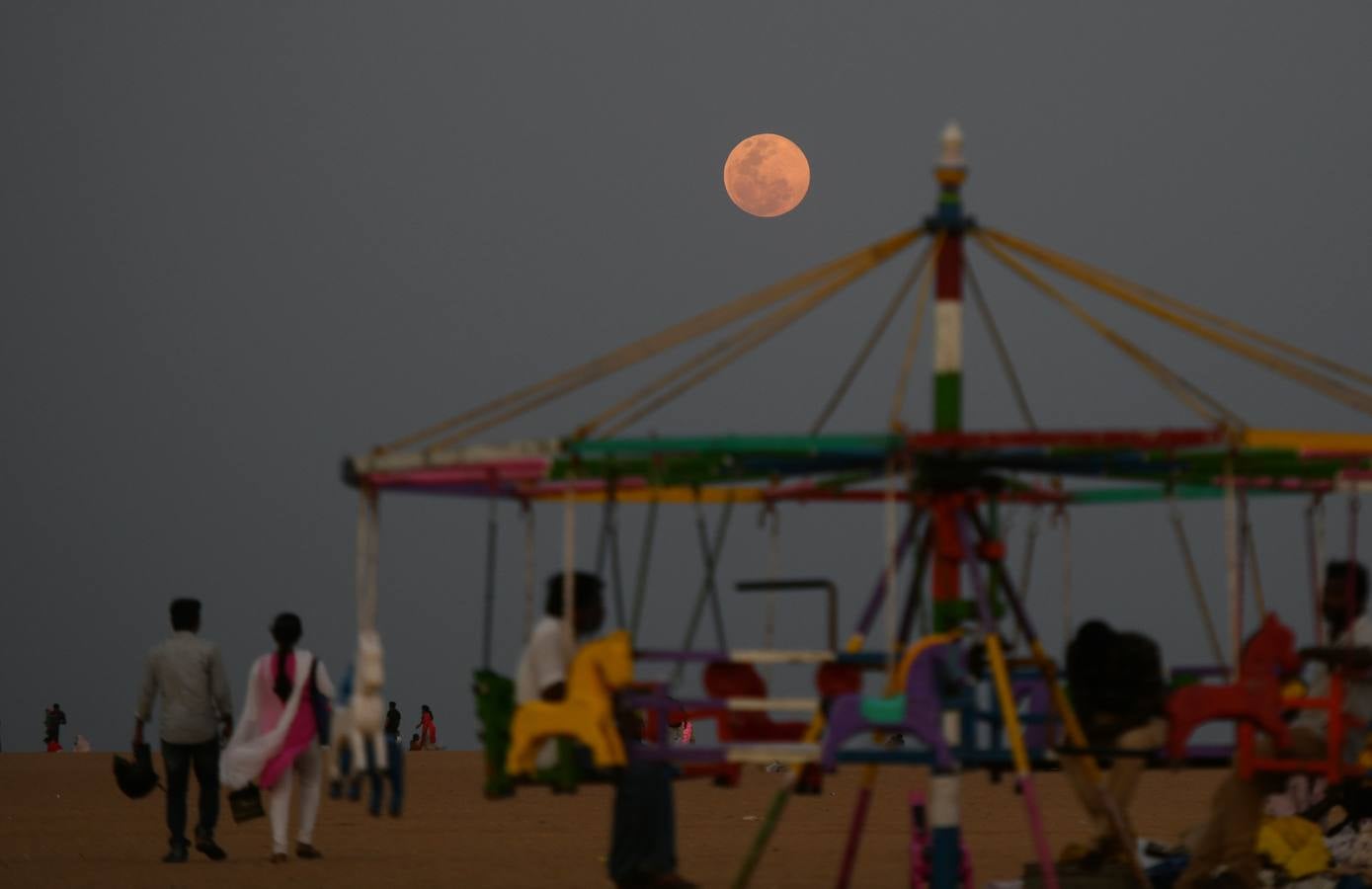 Un fenómeno que ocurre cuando la luna llena se encuentra en su perigeo, el punto más cercano a la Tierra, y en esta ocasión es llamada 'de nieve' porque se produce en un periodo de grandes nevadas en el hemisferio norte