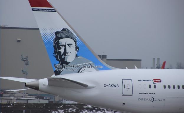 La imagen de Rodríguez de la Fuente, en uno de los aviones de Norwegian. 