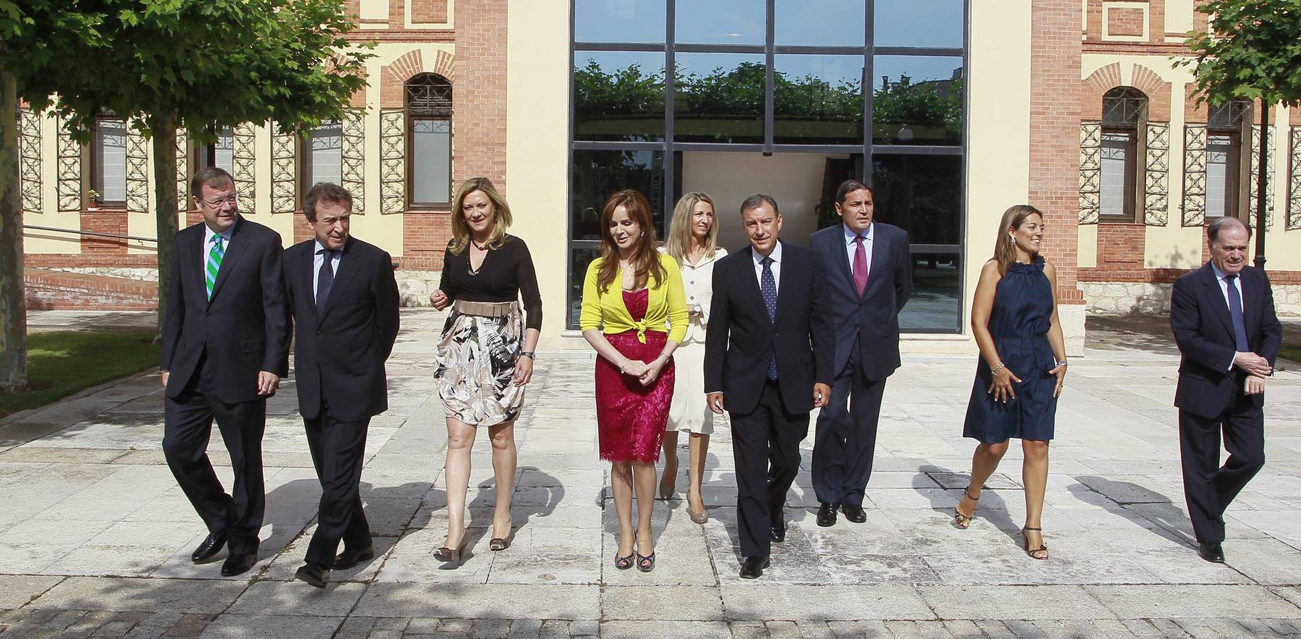 28.06.11 Antonio Silván, José Antonio de Santiago-Juárez, Pilar del Olmo, Silvia Clemente, Alicia García, Juan José Mateos, Antonio Sáez, Milagros Marcos y Tomás Villanueva antes de jurar sus cargos como consejeros de la Junta de Castilla y León.