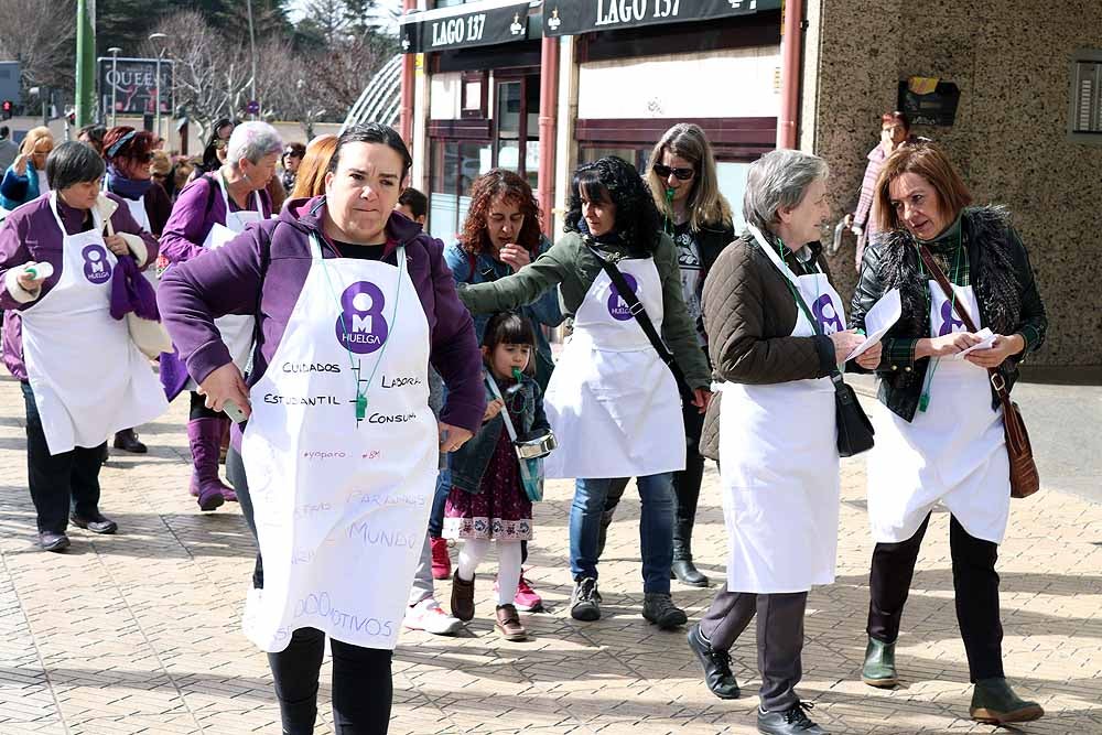 Las asociaciones feministas La Rueda e Hypatia se han manifestado este sábado para animar a la sociedad a participar en la manifestación del próximo 8-M