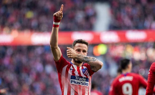 Saúl Ñíguez, jugador del Atlético de Madrid con el patrocionio de Plus500 en su camiseta. 