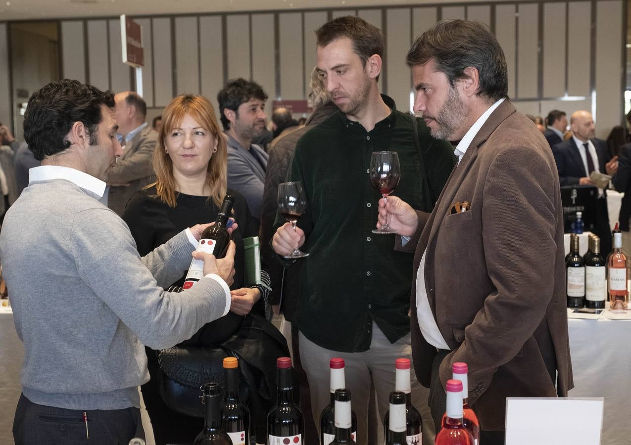 Hasta 130 bodegas de las distintas denominaciones de origen de la región tomaron ayer Madrid con sus mejores vinos