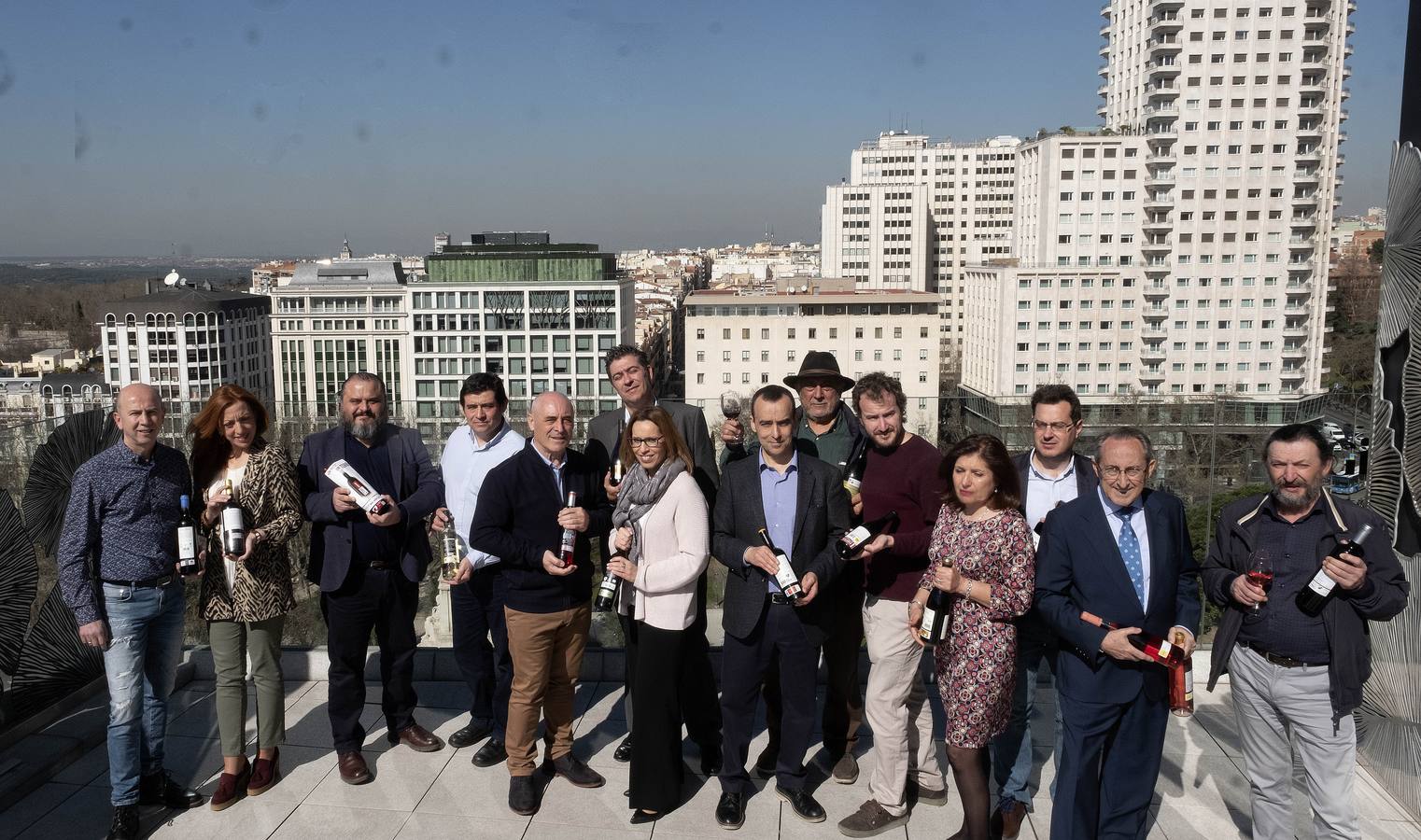 Hasta 130 bodegas de las distintas denominaciones de origen de la región tomaron ayer Madrid con sus mejores vinos