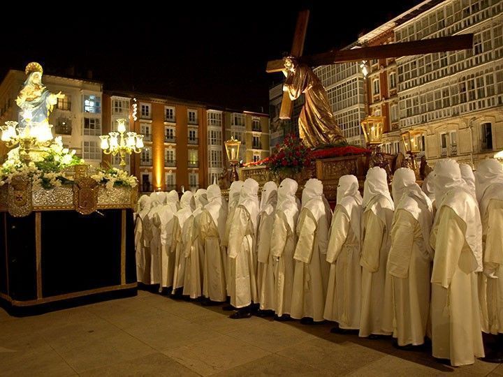 'Jesús con la Cruz a cuestas' y 'Nuestra Señora de los Dolores' son los dos pasos que protagonizan la procesión del Encuentro.