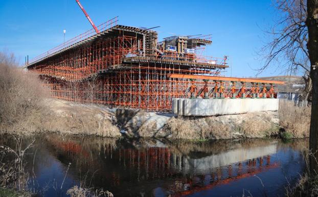 Aún falta mucho para concluir las obras del viaducto de Frandovínez. 