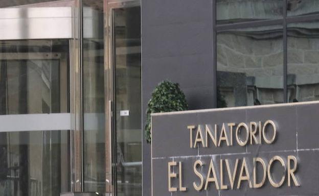 Rebajan a 200.000 euros la fianza a la detenida por la estafa de los ataúdes