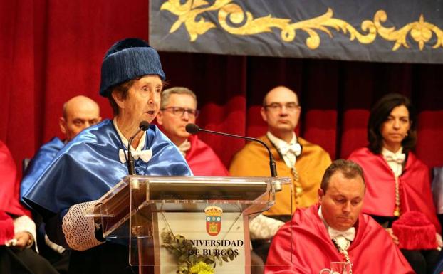 Margarita Salas durante el discurso de su nombramiento doctora 'Honoris Causa' por la UBU