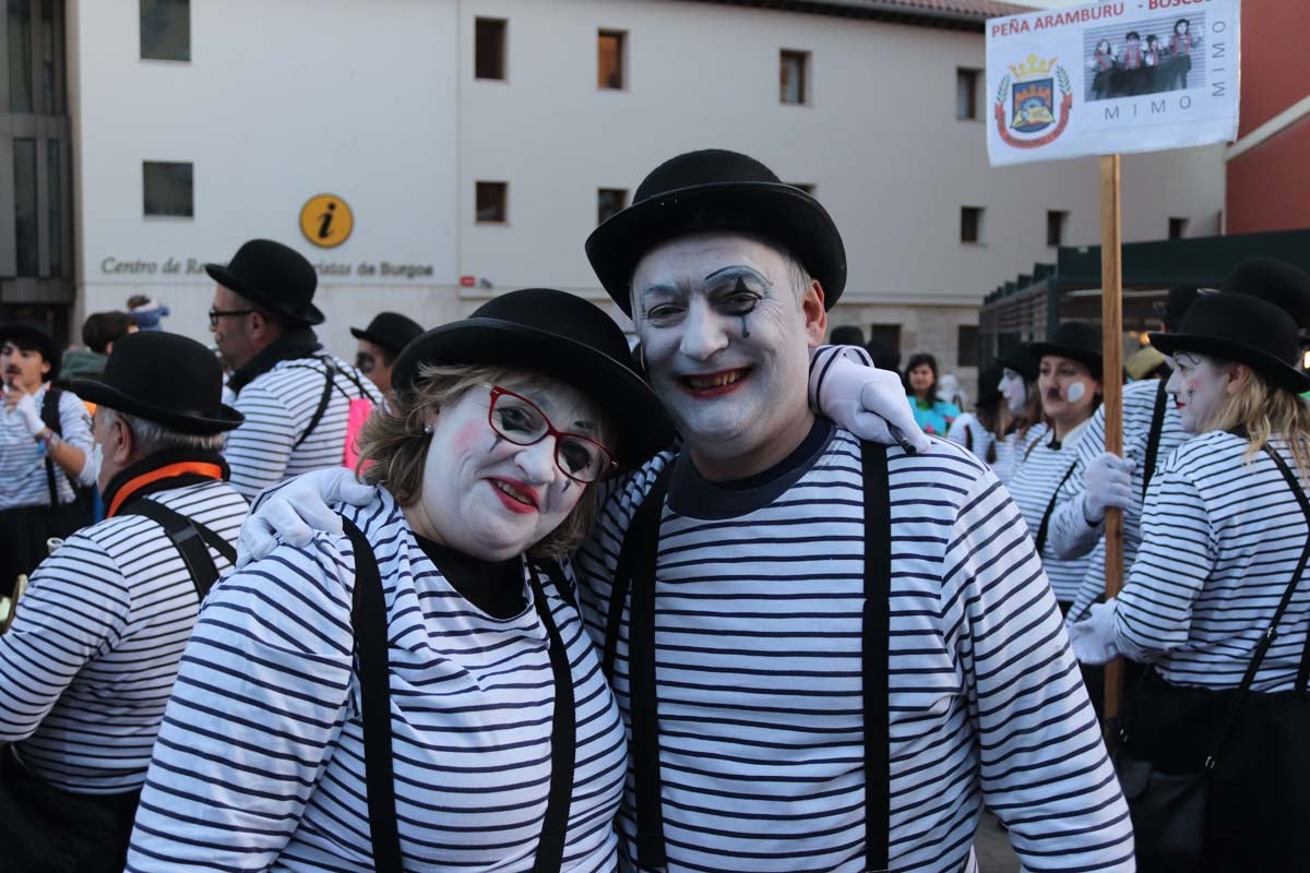 Miles de burgaleses disfrutan del Carnaval por las calles de la ciudad.