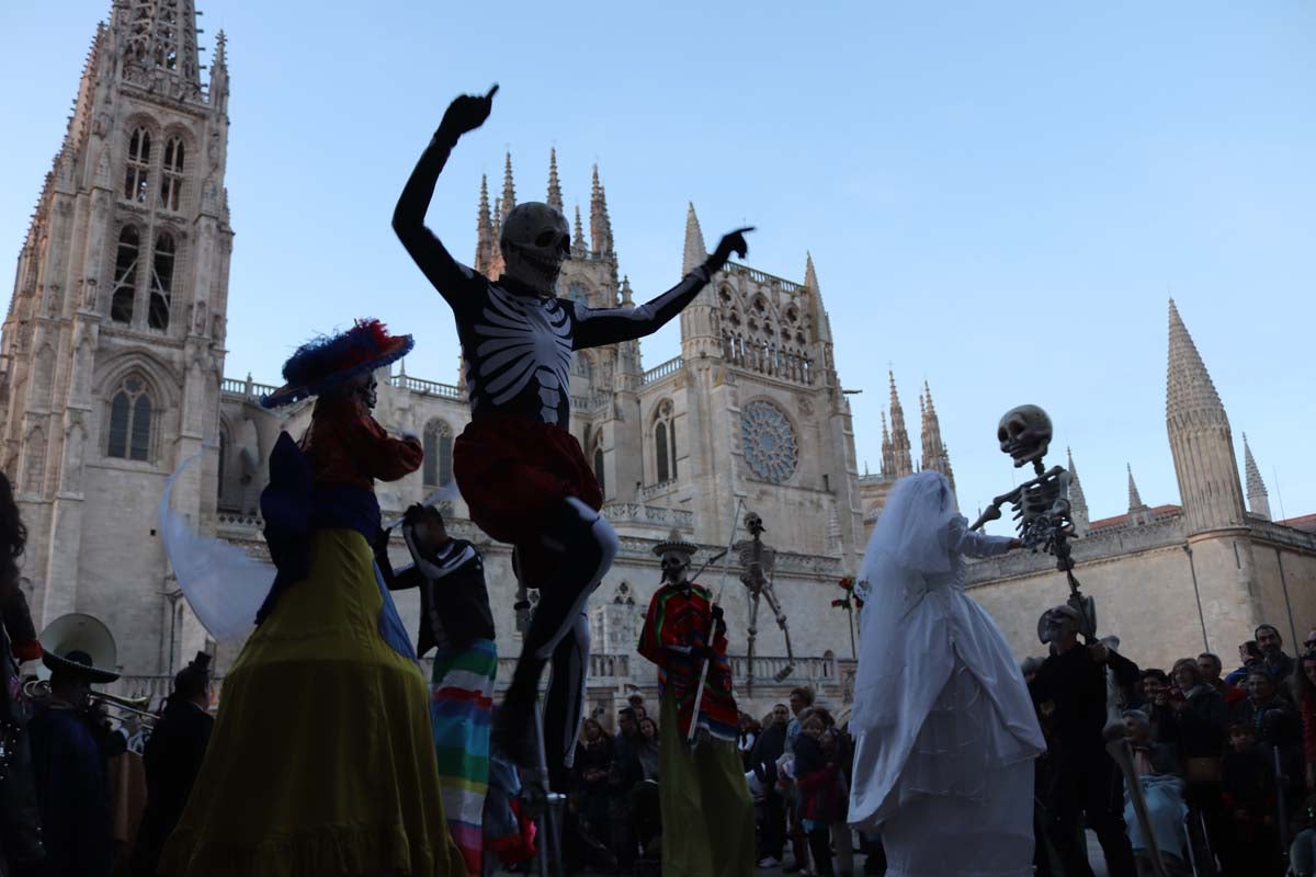 Miles de burgaleses disfrutan del Carnaval por las calles de la ciudad.