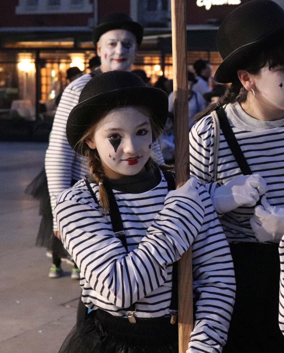 Miles de burgaleses disfrutan del Carnaval por las calles de la ciudad.