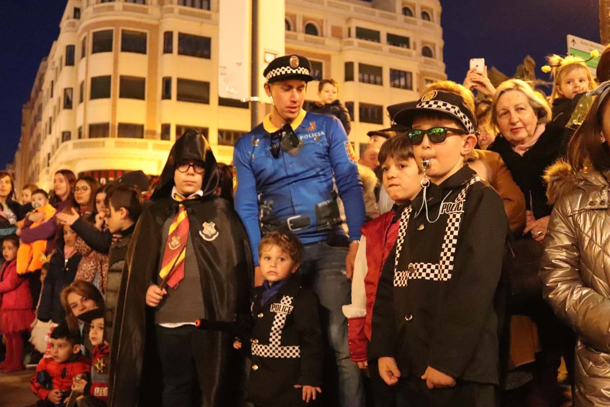 Miles de burgaleses disfrutan del Carnaval por las calles de la ciudad.