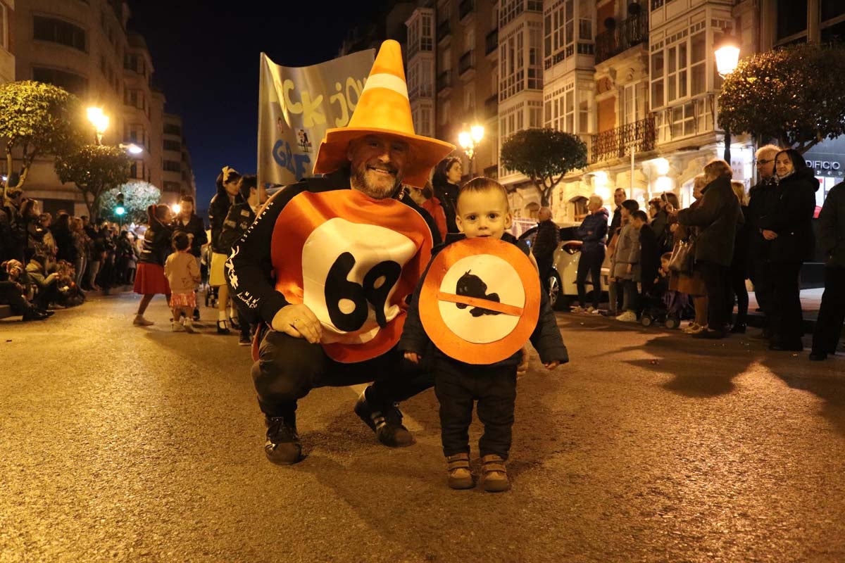 Miles de burgaleses disfrutan del Carnaval por las calles de la ciudad.