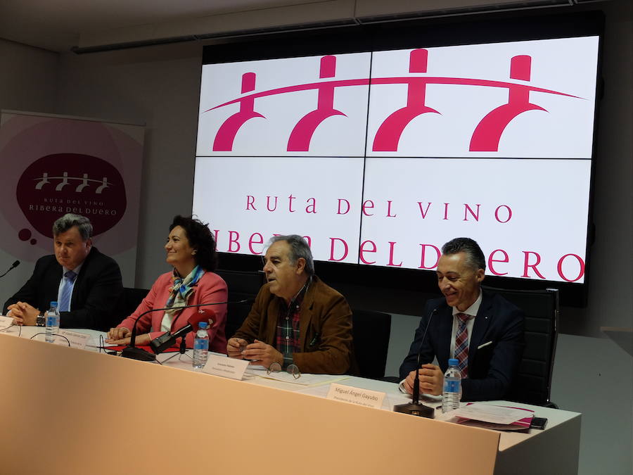 una quincena de periodistas y directores de medios nacionales están participando en el evento, organizado por la Ruta del Vino Ribera del Duero con el objetivo de difundir sus recursos turísticos a nivel nacional.