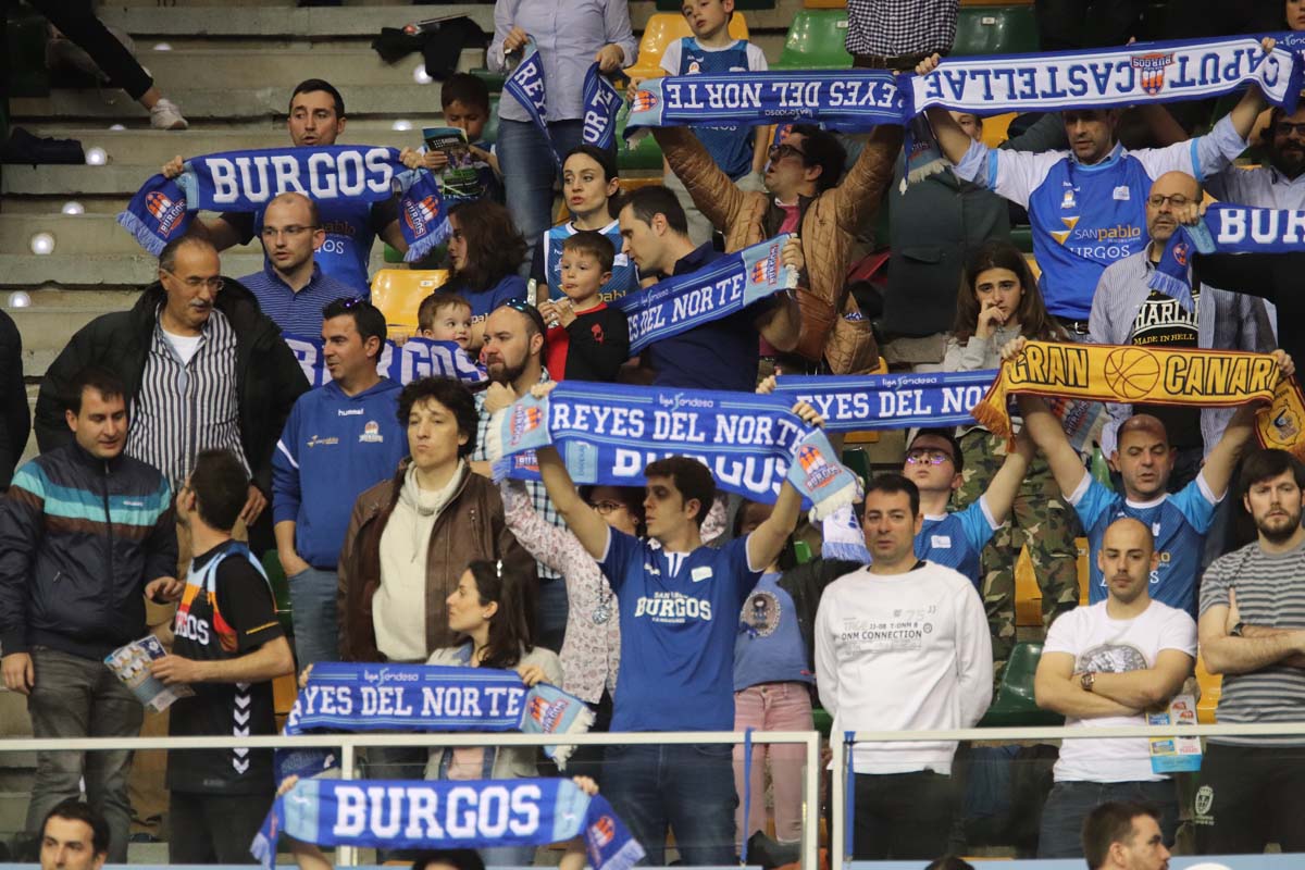 Una vez más, el Coliseum ha presentado una imagen espectacular, con más de 9.000 aficionados en las gradas. 