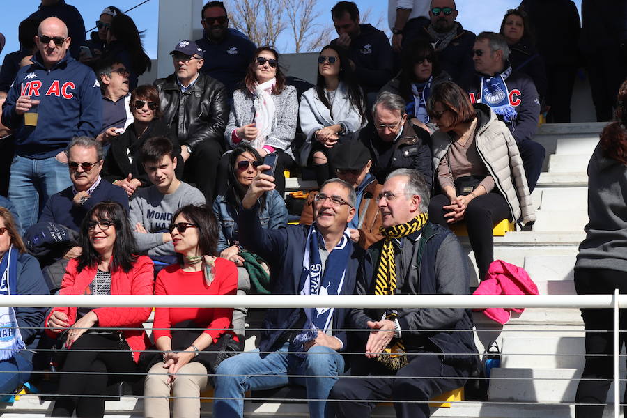 El campo de San Amaro ha registrado esta mañana una grandísima entrada con aficionados de ambos bandos, del UBU Colina Clinic y del VRAC Quesos Entrepinares de Valladolid