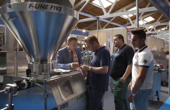 Visitantes en la Feria de la Industria Cárnica de Guijuelo.