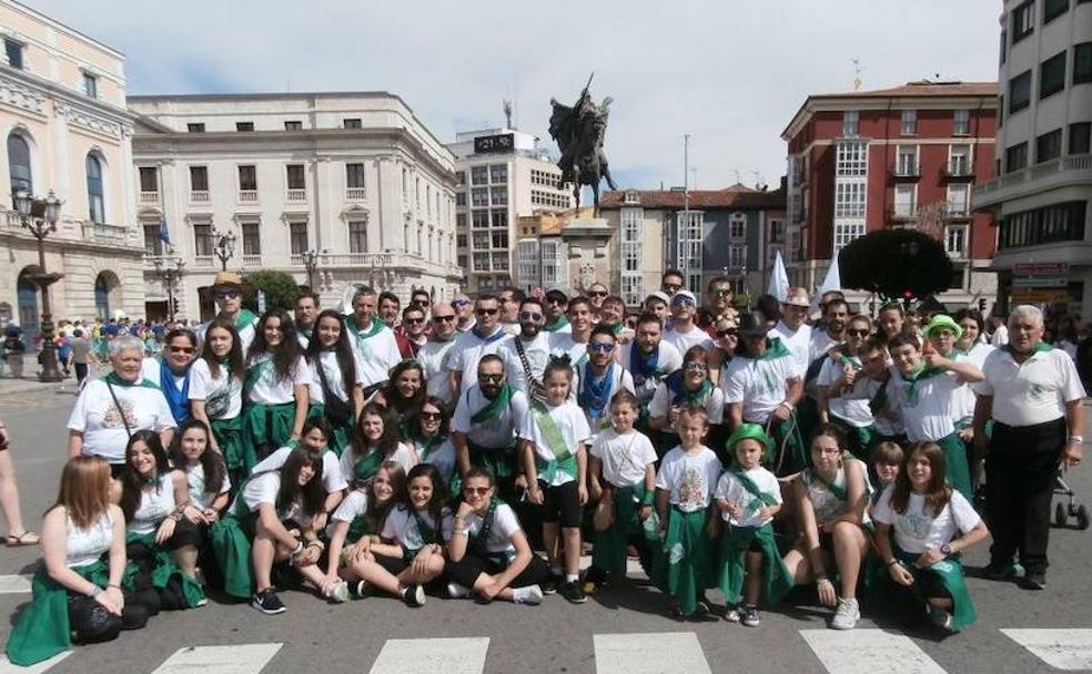 Fotografía de algunos de los sociosde la peña