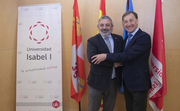 De izda, a dcha. el subdelegado del gobierno en Burgos, Pedro Luis de la Fuente y el rector de la Universidad Isabel I, Alberto Gómez Barahona. 