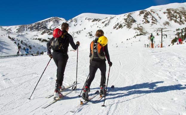 El esquí de montaña es una de las actividades propuestas para la jornada