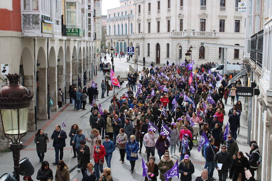 Las reivindicaciones del 8 de Marzo han movilizado, conjuntamente, a estudiantes y trabajadoras contra la discriminación laboral de las mujeres y el techo de cristal