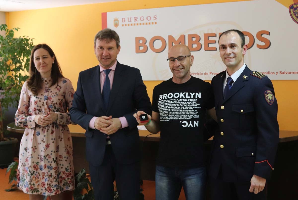 Los Bomberos han celebrado esta mañana la fiesta de su patrón, San Juan de Dios, con un acto oficial en el que han reconocido la labor de los bomberos con 25 años de servicio y de aquellos que se jubilaron recientemente