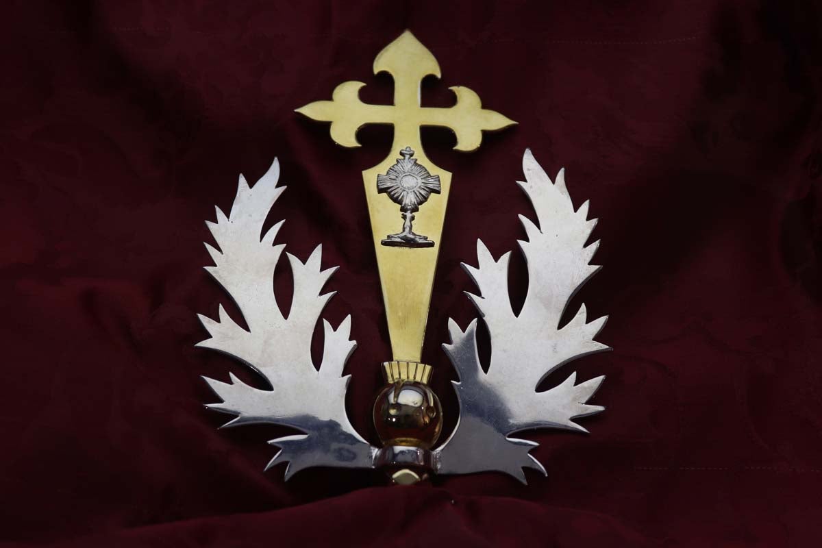 La Sala del Consulado del Mar acoge hasta el 24 de marzo una exposición conmemorativa del 75 aniversario de la refundación de las tres cofradías pasionistas de la ciudad de Burgos, la Hermandad de Nuestra Señora de la Soledad y Santiago, la Real Hermandad de la Sangre del Cristo de Burgos y Nuestra Señora de los Dolores y la Ilustre Archicofradía del Santísimo Sacramento y Jesús con la Cruz a Cuestas,