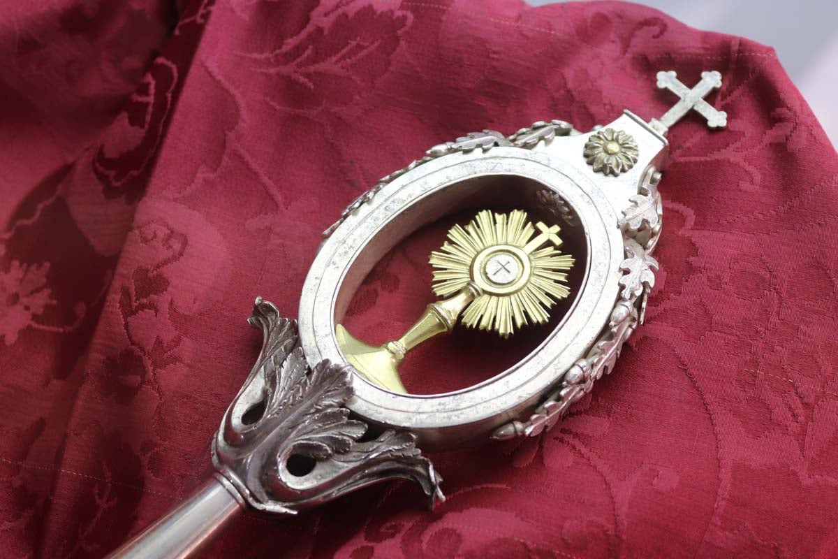 La Sala del Consulado del Mar acoge hasta el 24 de marzo una exposición conmemorativa del 75 aniversario de la refundación de las tres cofradías pasionistas de la ciudad de Burgos, la Hermandad de Nuestra Señora de la Soledad y Santiago, la Real Hermandad de la Sangre del Cristo de Burgos y Nuestra Señora de los Dolores y la Ilustre Archicofradía del Santísimo Sacramento y Jesús con la Cruz a Cuestas,