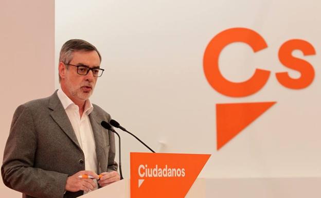 El secretario general de Ciudadanos José Manuel Villegas durante la rueda de prensa para informar que el ganador de las primarias de Castilla y León, es Francisco Igea.