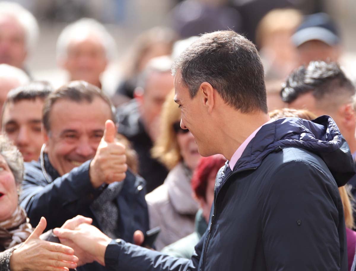 El presidente del Gobierno, Pedro Sánchez, ha culminado su viaje a Burgos con una visita a la Catedral.