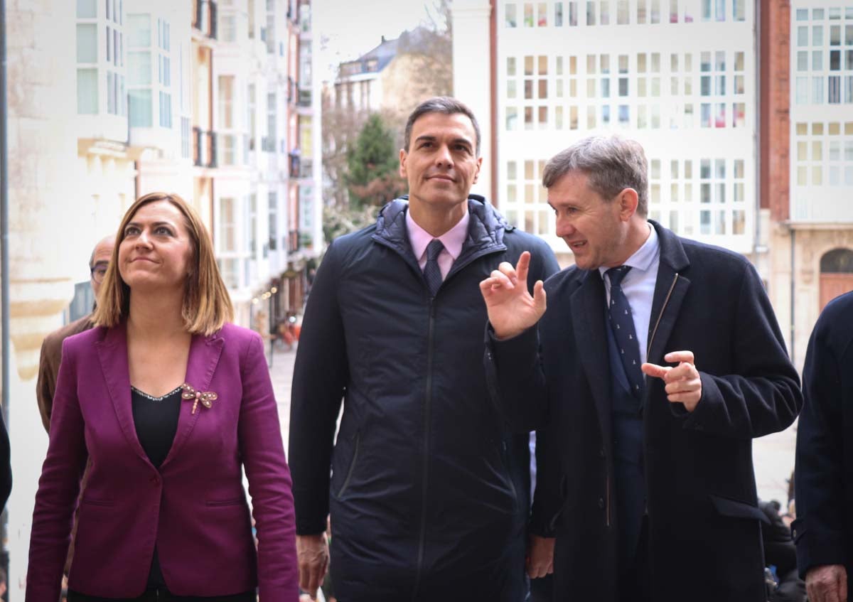 El presidente del Gobierno, Pedro Sánchez, ha culminado su viaje a Burgos con una visita a la Catedral.