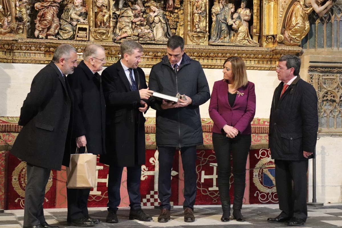 El presidente del Gobierno, Pedro Sánchez, ha culminado su viaje a Burgos con una visita a la Catedral.