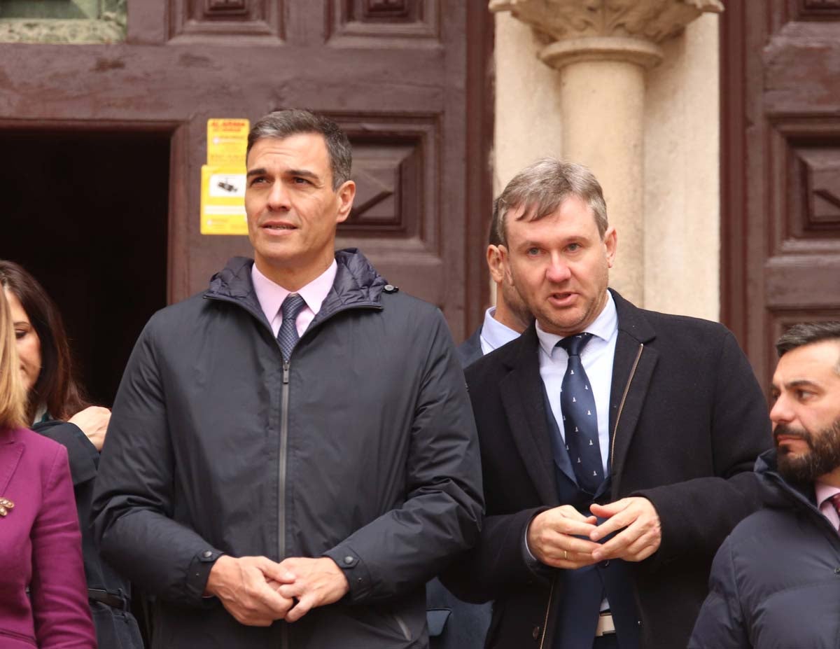 El presidente del Gobierno, Pedro Sánchez, ha culminado su viaje a Burgos con una visita a la Catedral.