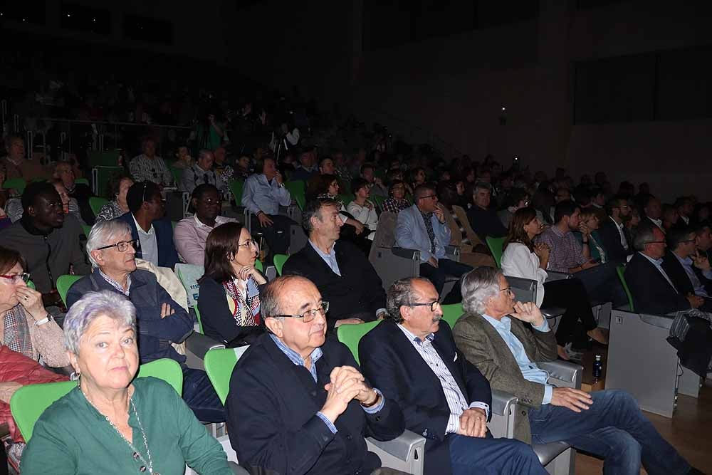 El candidato socialista a la Alcaldía de Burgos, Daniel de la Rosa, ha estado arropado en la presentación oficial de la lista del PSOE al Ayuntamiento por Ángel Olivares, Luis Tudanca y Patxi López.