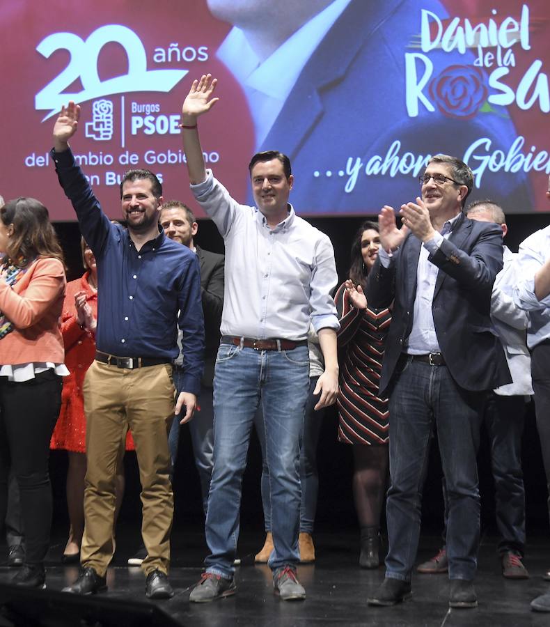 El candidato socialista a la Alcaldía de Burgos, Daniel de la Rosa, ha estado arropado en la presentación oficial de la lista del PSOE al Ayuntamiento por Ángel Olivares, Luis Tudanca y Patxi López.