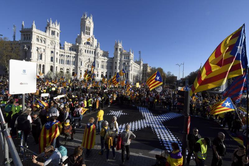 Colectivos independentistas catalanes se han concentrado este sábdo en Madrid para 