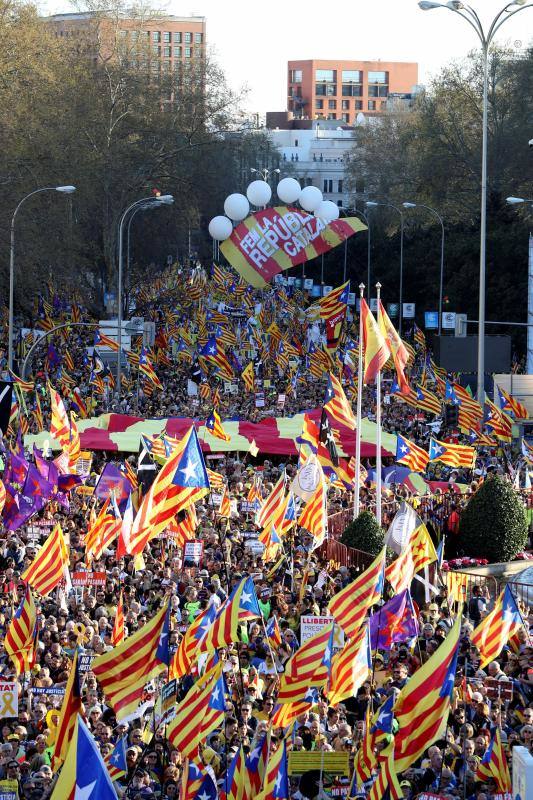 Colectivos independentistas catalanes se han concentrado este sábdo en Madrid para 