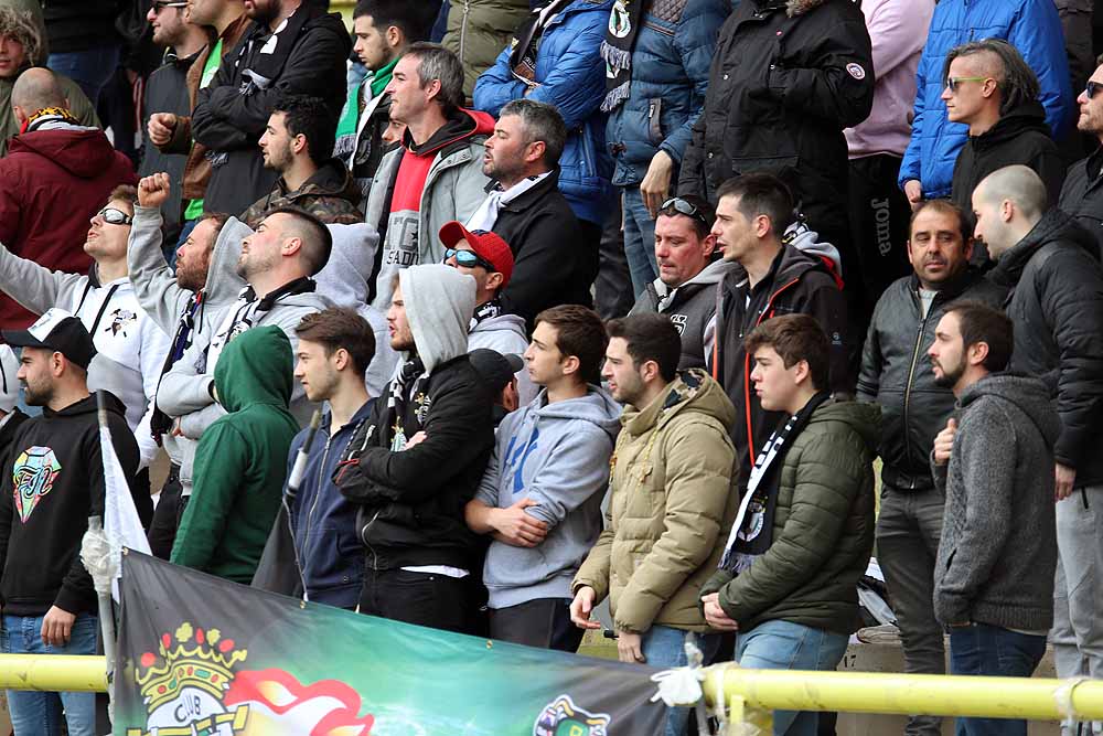 Fotos: Si has estado viendo al Burgos CF contra la UD Las Palmas Atlético búscate