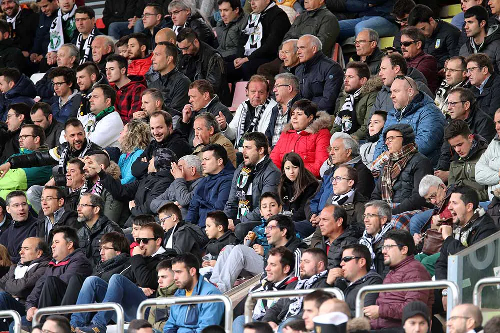 Fotos: Si has estado viendo al Burgos CF contra la UD Las Palmas Atlético búscate