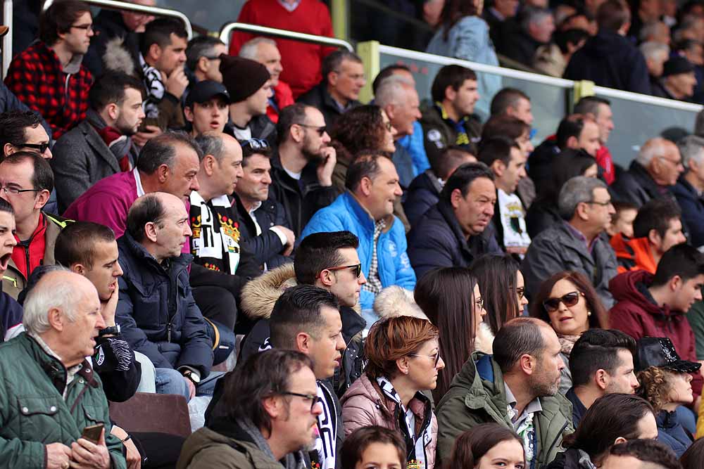 Fotos: Si has estado viendo al Burgos CF contra la UD Las Palmas Atlético búscate