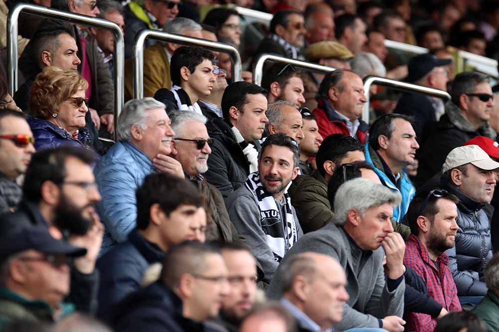 Fotos: Si has estado viendo al Burgos CF contra la UD Las Palmas Atlético búscate