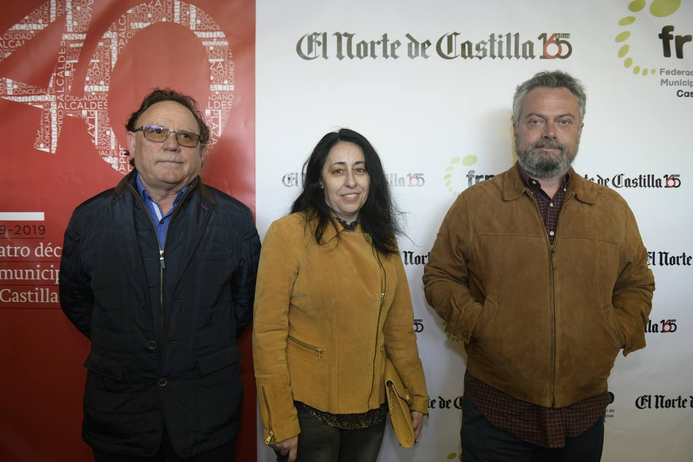 José Luis Álvarez, alcalde de Wamba, María Jesús Gutiérrez y Rubén Blanco, de El Norte de Castilla.