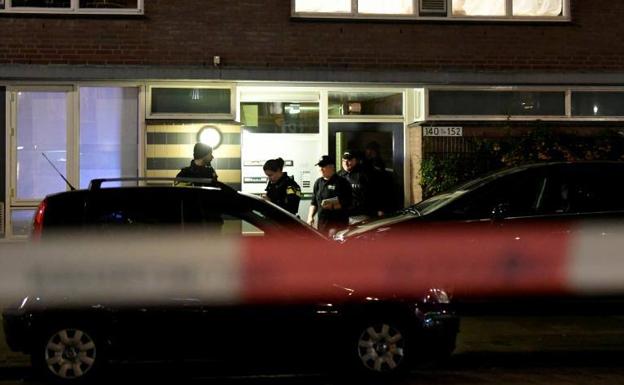 La policía investiga el edificio donde se escondió el principal sospechoso del tiroteo de Utrecht.