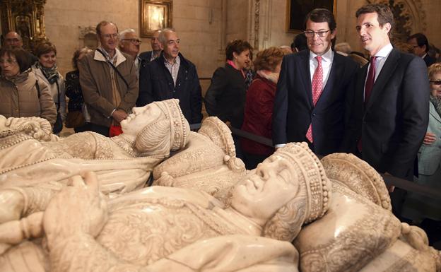 Casado con Fernández Mañueco en su visita a la Catedral de Burgos. 