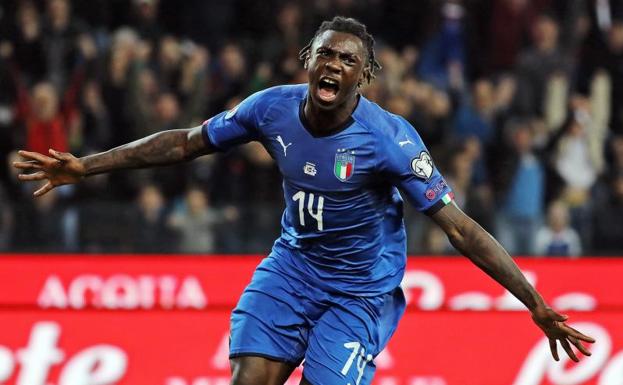 Moise Kean, celebrando el gol con Italia que le marcó a Finlandia. 