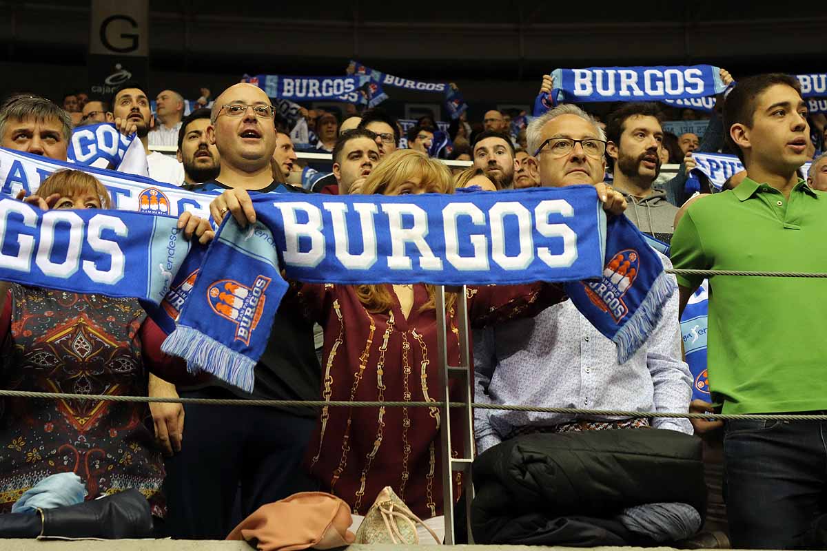 Fotos: Búscate entre el público del San Pablo Burgos-Monbus Obradoiro en en el Coliseum
