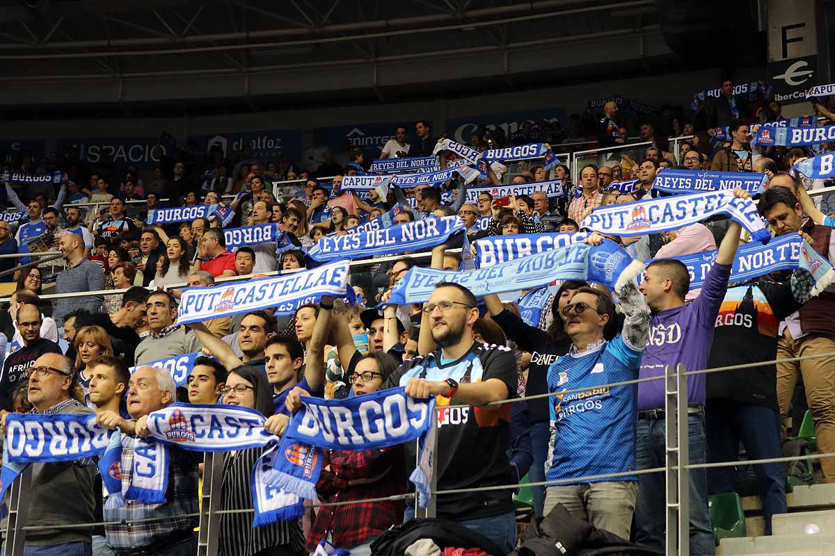 Fotos: Búscate entre el público del San Pablo Burgos-Monbus Obradoiro en en el Coliseum