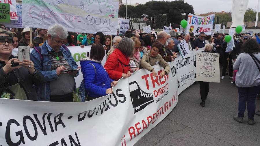 Numerosos colectivos sociales, empresariales y culturales se han sumaado, desde Burgos, a la manifestación nacional en defensa de infraestructuras y servicios para la España Vaciada