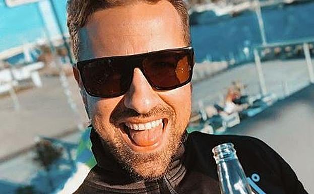 Lluvia de memes por el nuevo corte de pelo de Rafa Mora